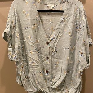 LIKE NEW - WOMEN’S BLOUSE